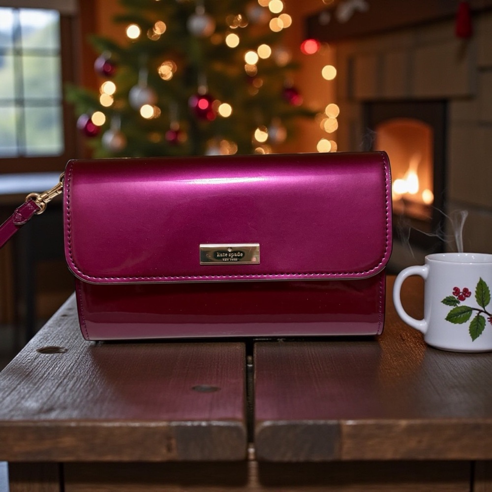 🦄 Kate Spade Kenzie Medium Flap Wristlet!